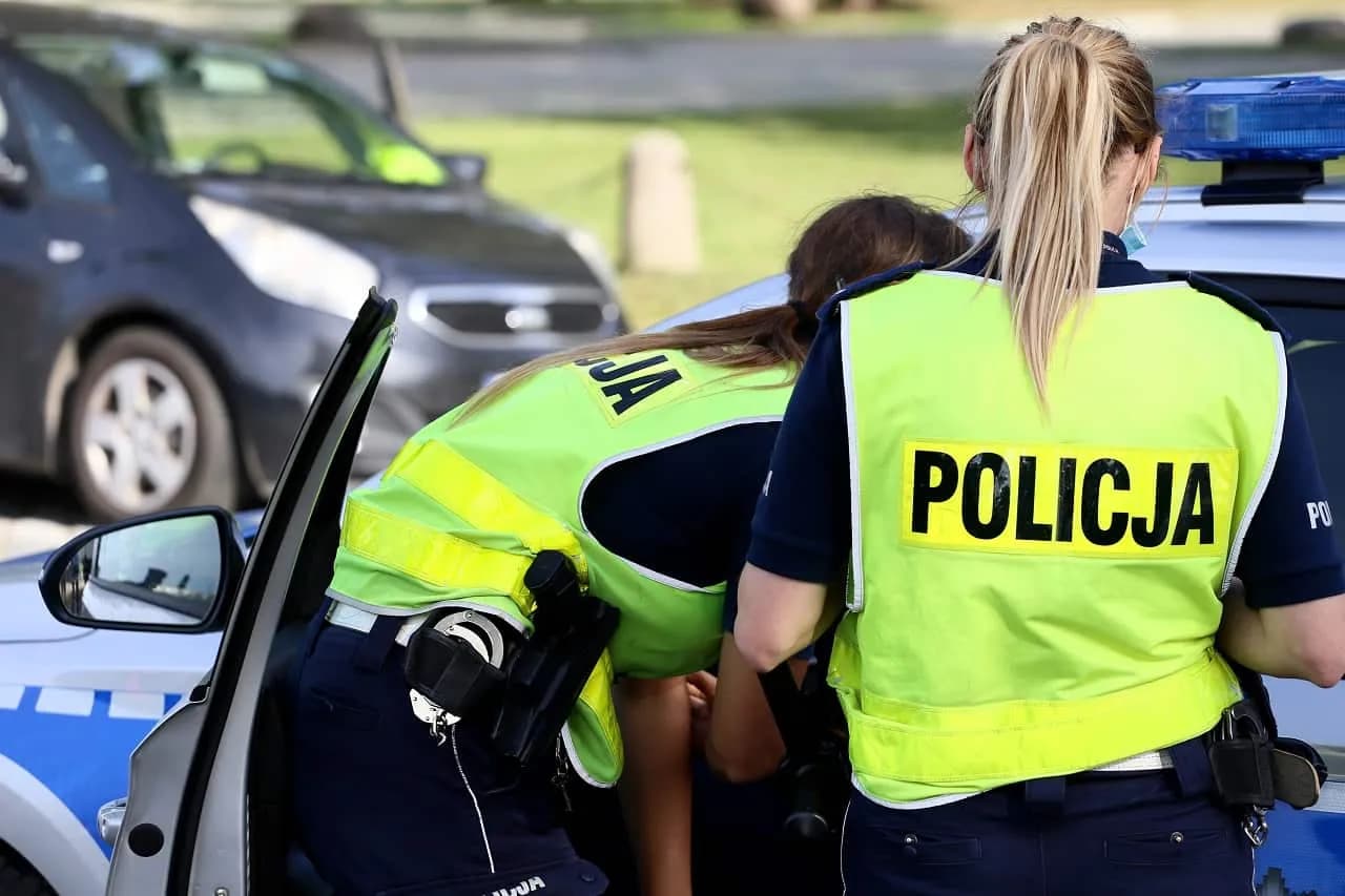 Kiedy policja może badać alkomatem? Poznaj ważne przepisy i konsekwencje