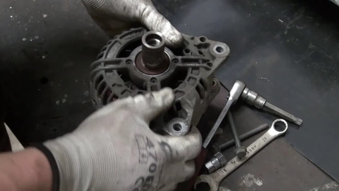 Objawy uszkodzonego sprzęgła alternatora 1.9 TDI, które musisz znać