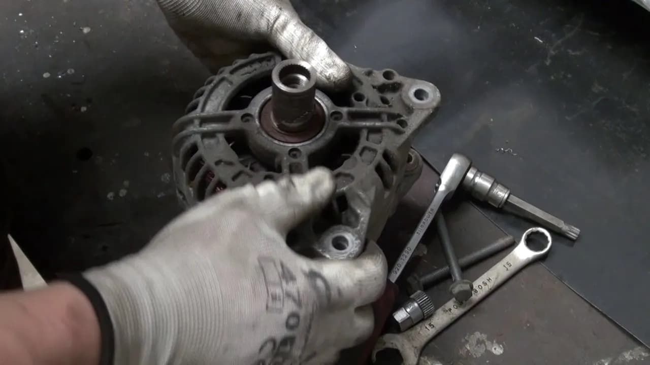 Objawy uszkodzonego sprzęgła alternatora 1.9 TDI, które musisz znać