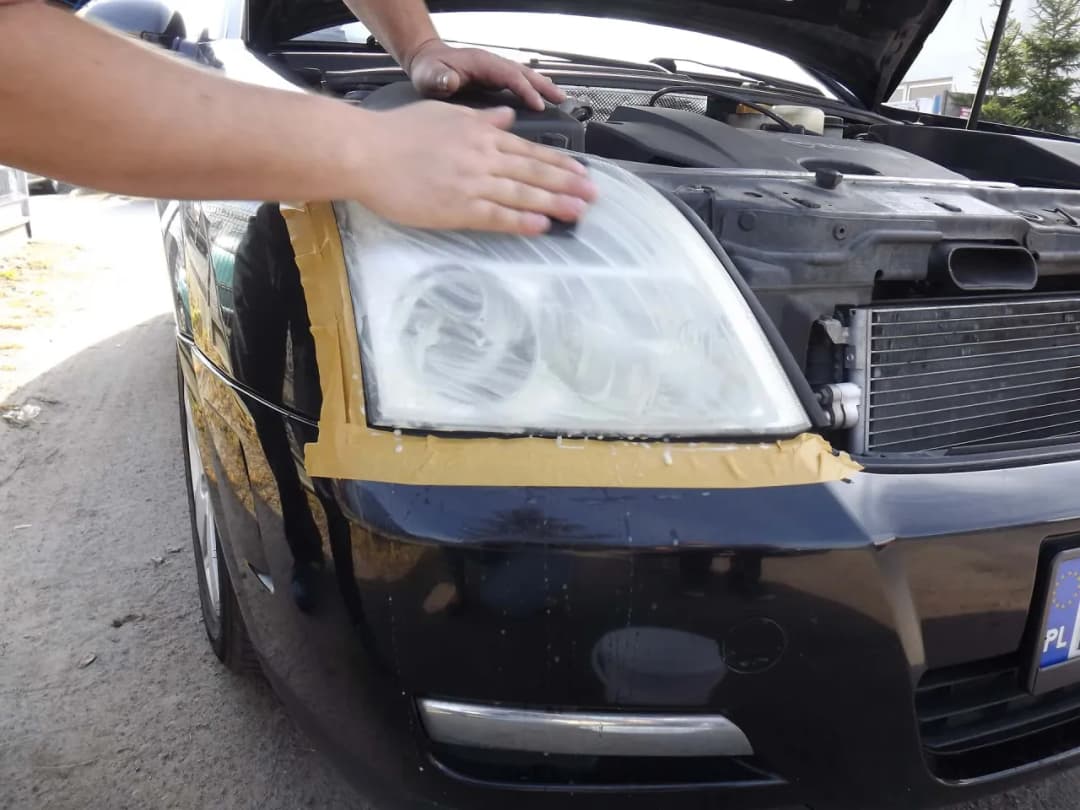 Jak polerować lampy w aucie, aby uniknąć zmatowienia i poprawić widoczność